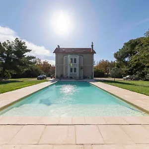maebrilu-camargue.fr-provencehotel.com/
